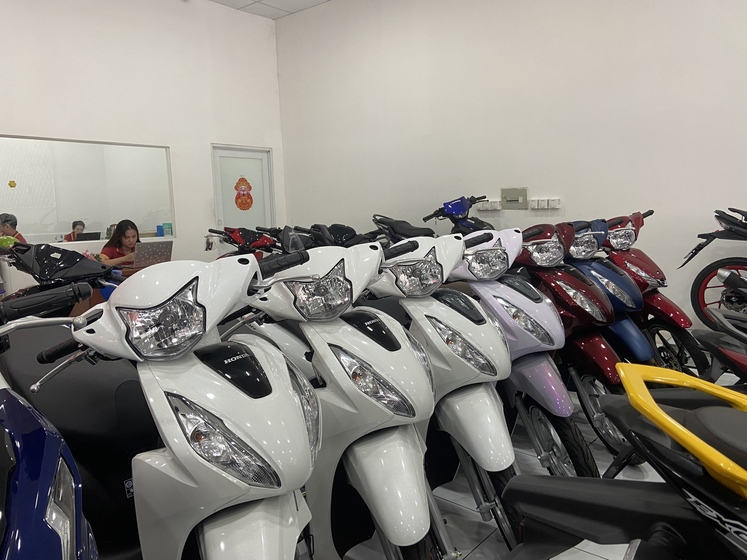 mua-tra-gop-xe-honda-vision-2023-xe-may-nam-tien