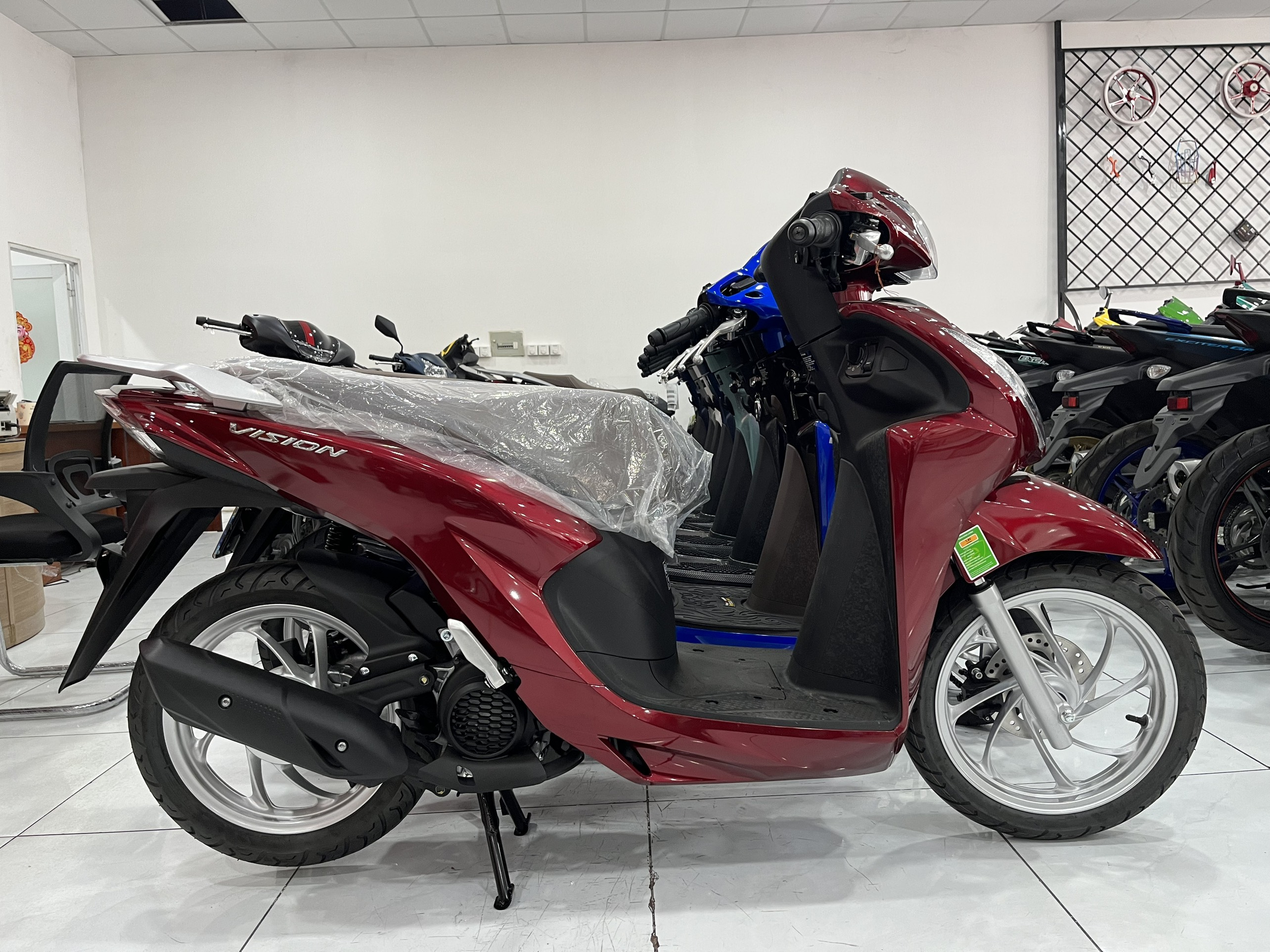 mua-xe-tra-gop-honda-vision-xe-may-nam-tien