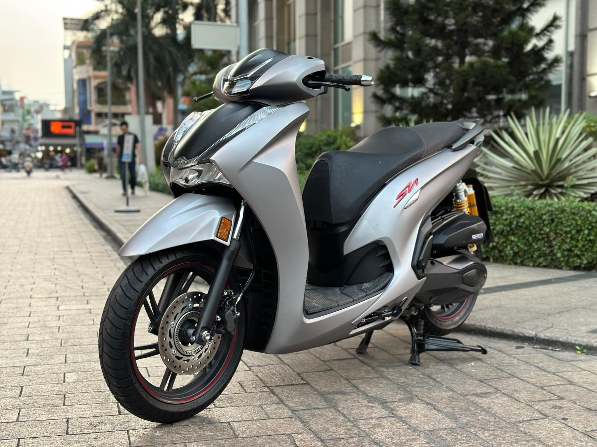 1683337042_np7zgfy2nqrykvbh_1683337381-phpgkmdzc review-chi-tiet-sh160i-cao-cap