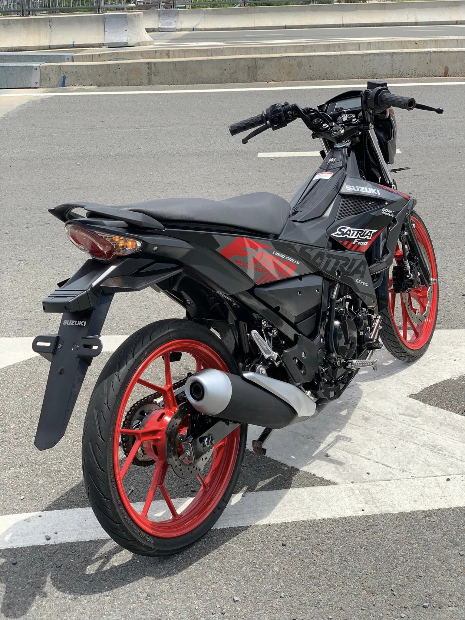 1691112870_hfckyblusau0kect_1691119464-phplhde2b review-chi-tiet-xe-satria