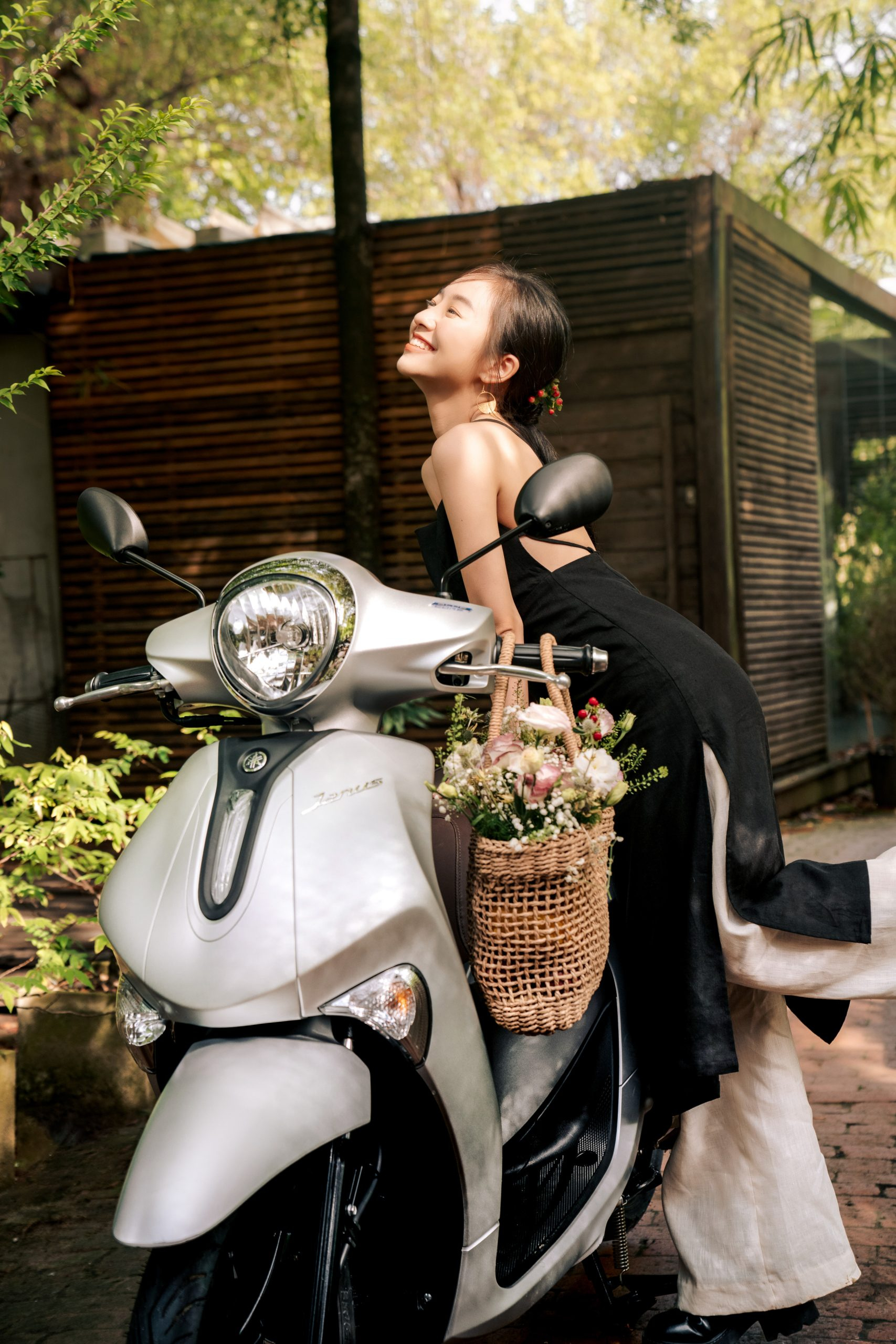 1691480696_cuoohv49klfpei2z_1691490563-phpkwiei6 xe-janus-2023-mau-moi-dac-biet