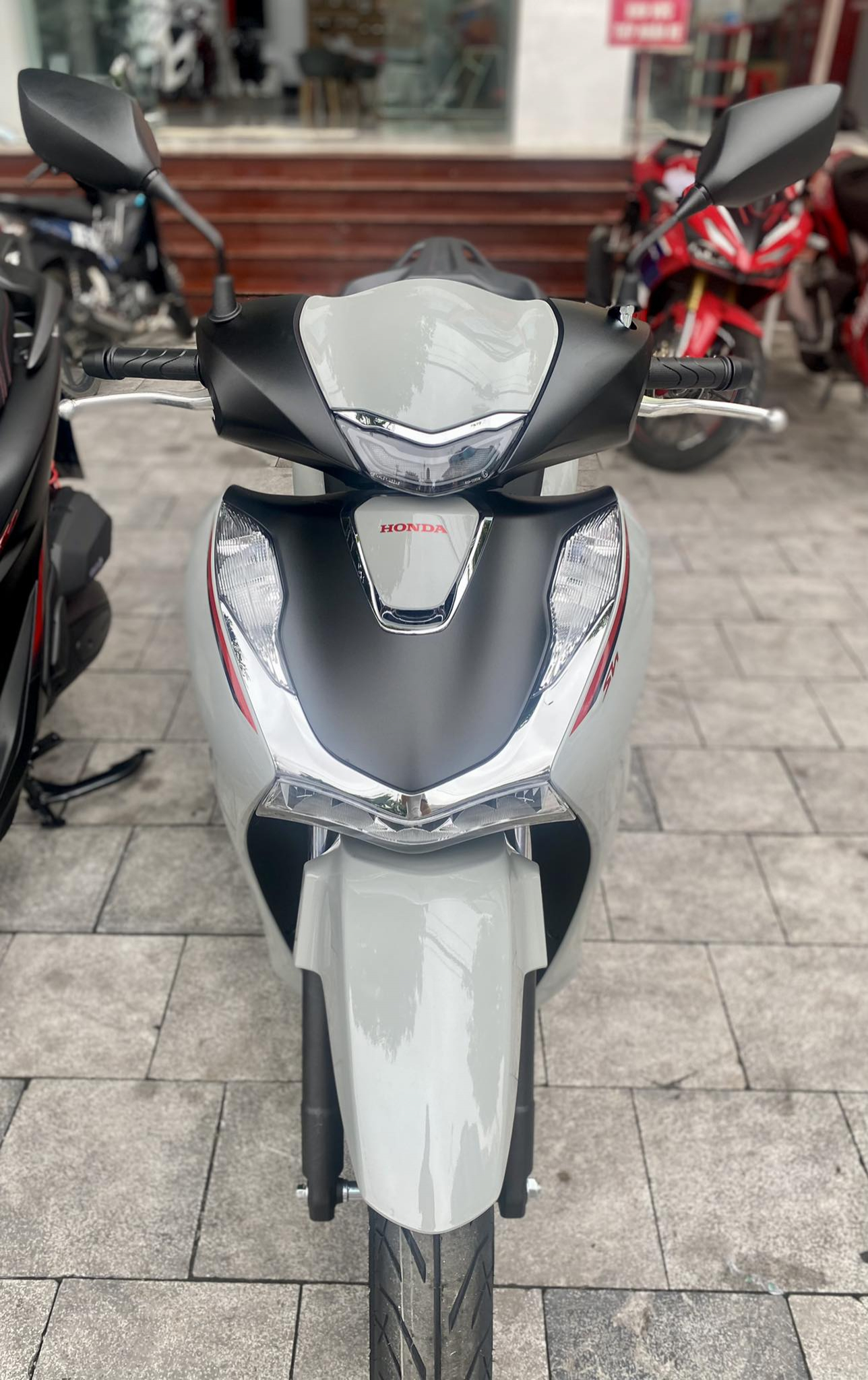 1691976171_fpsr4ijsf0izdh5a_1691978046-phpew5xcn review-chi-tiet-honda-sh125-2024-the-thao