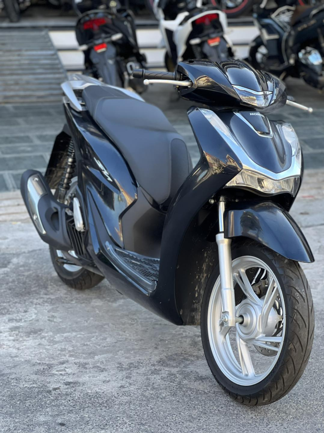 1691977795_2ta8ntdmvque3exj_1691986355-phpakvfvp review-chi-tiet-sh125-2024-dac-biet