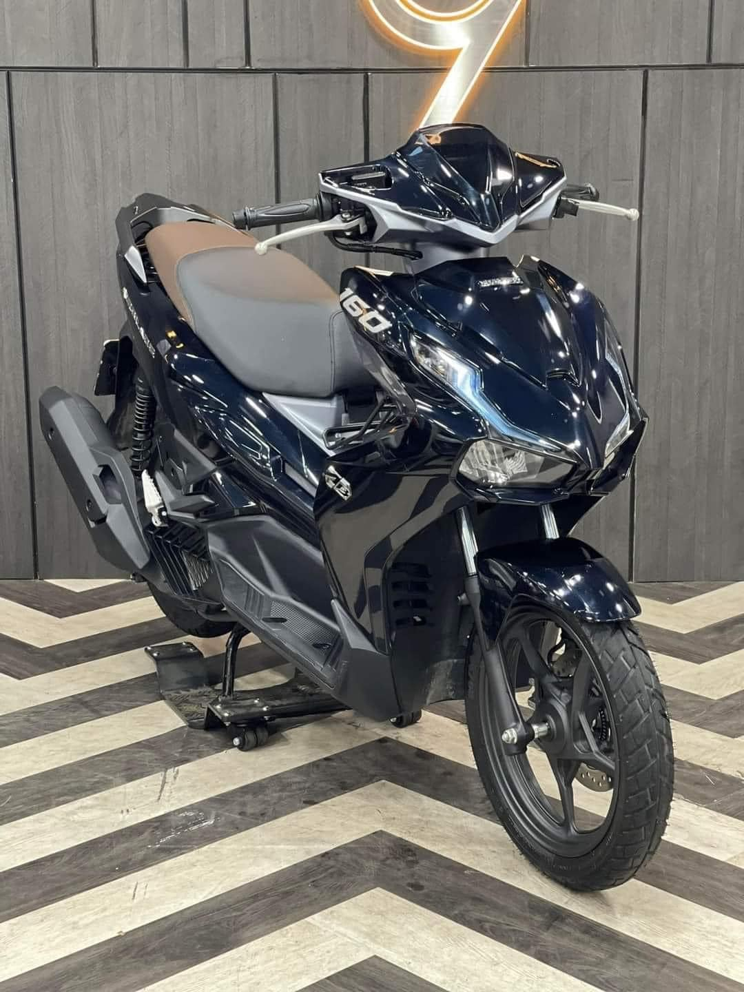 1696410103_yfijoqzc5go9wgr2_1696412996-phpxrecqc review-chi-tiet-xe-honda-air-blade-160-tieu-chuan