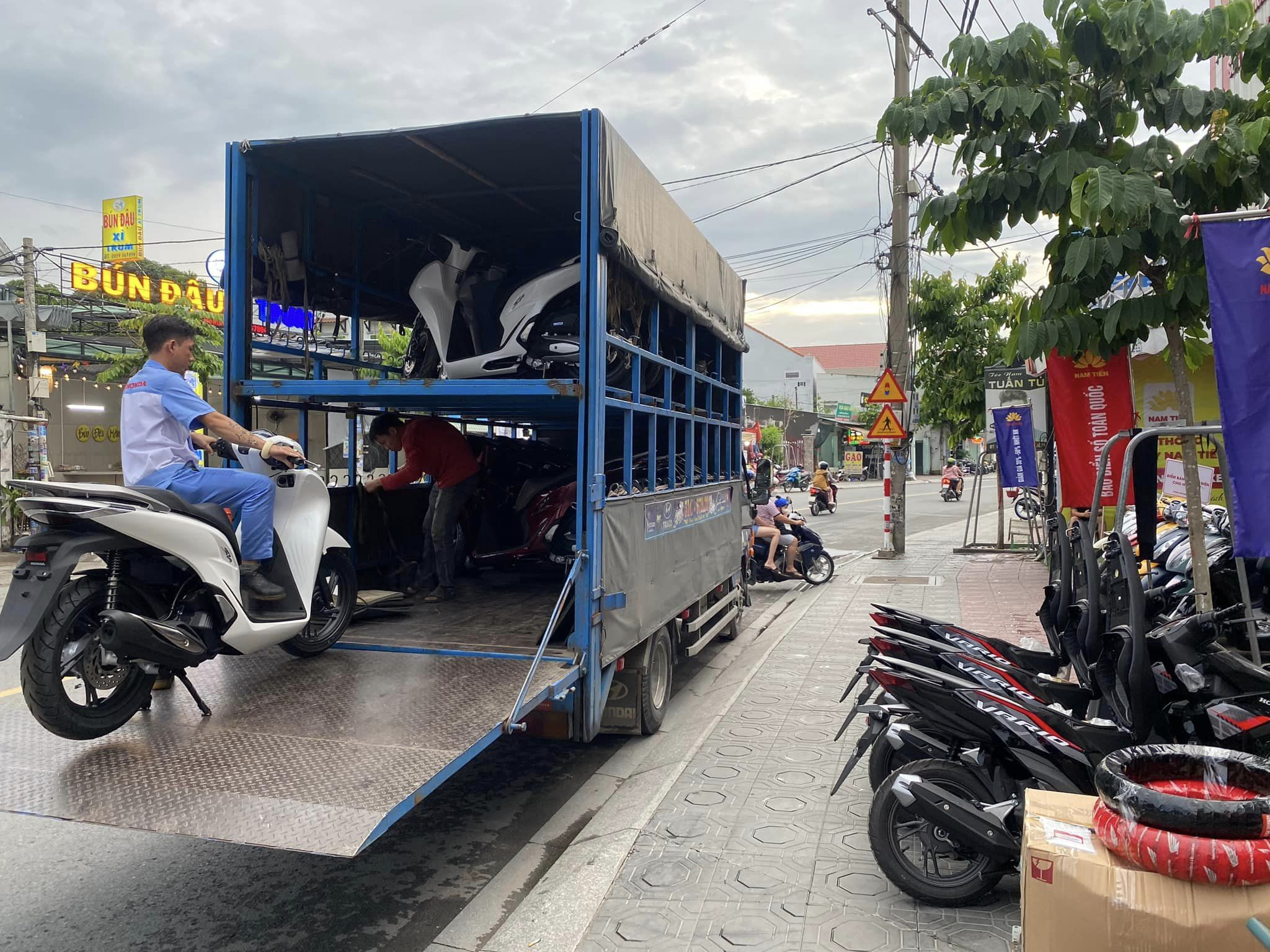 1697101649_nedgbzfjrskufd26_1697104861-phpvptoun gia-xe-sh-mode-2023