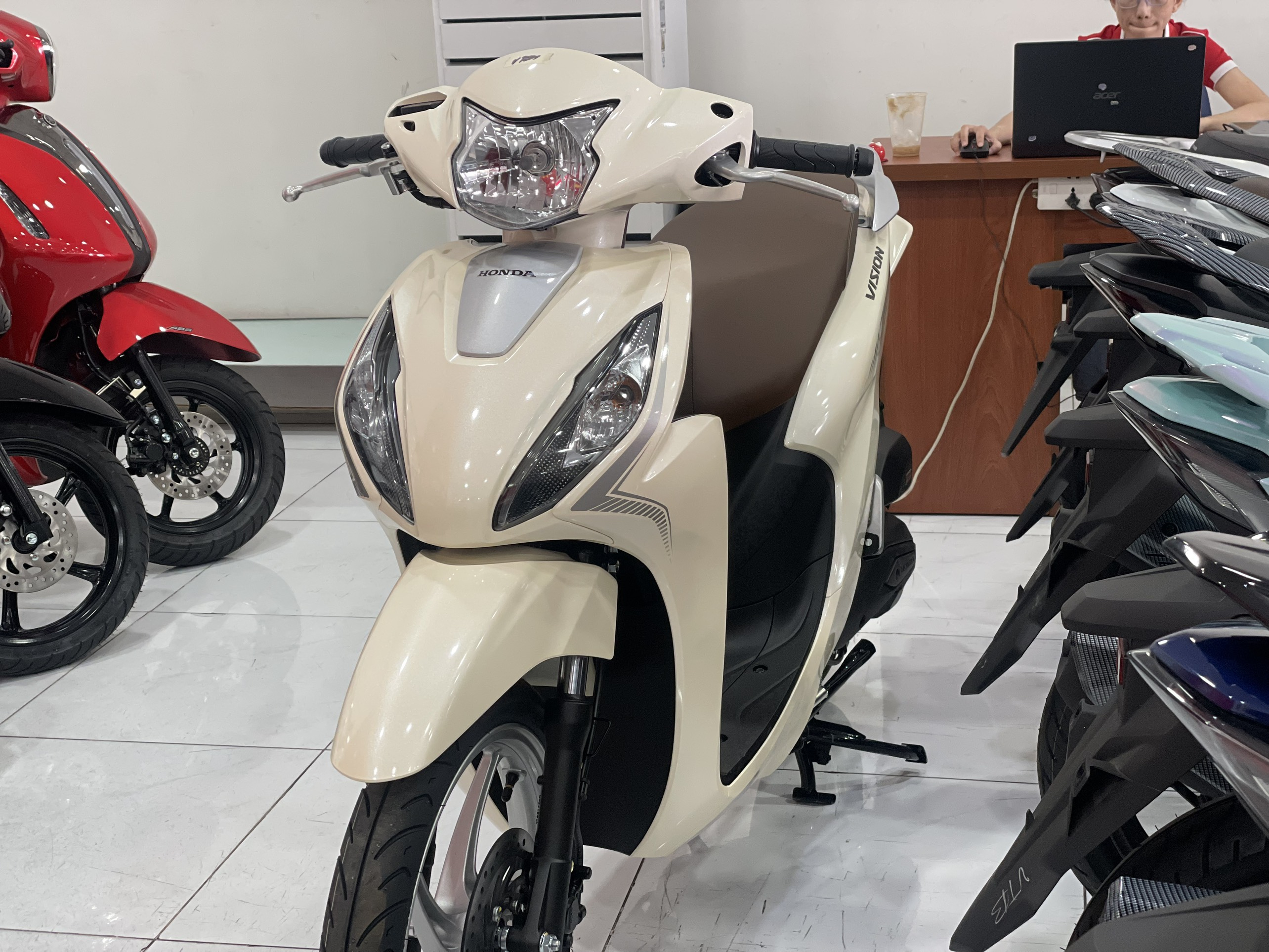 1697631319_vl2xjcm5earmyuvo_1697632769-php6htlpa gia-xe-vision-2024-và-wave-co-dien-moi-nhat