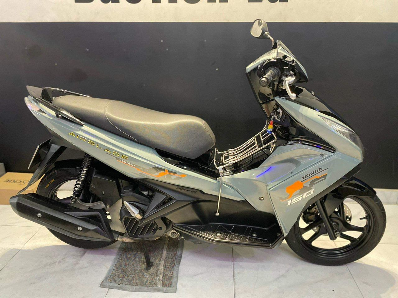 1700540366_i9ahn8ojqcn2txdz_1700547278-phpg6svk2 gia-xe-air-blade-moi-nhat-thang-11