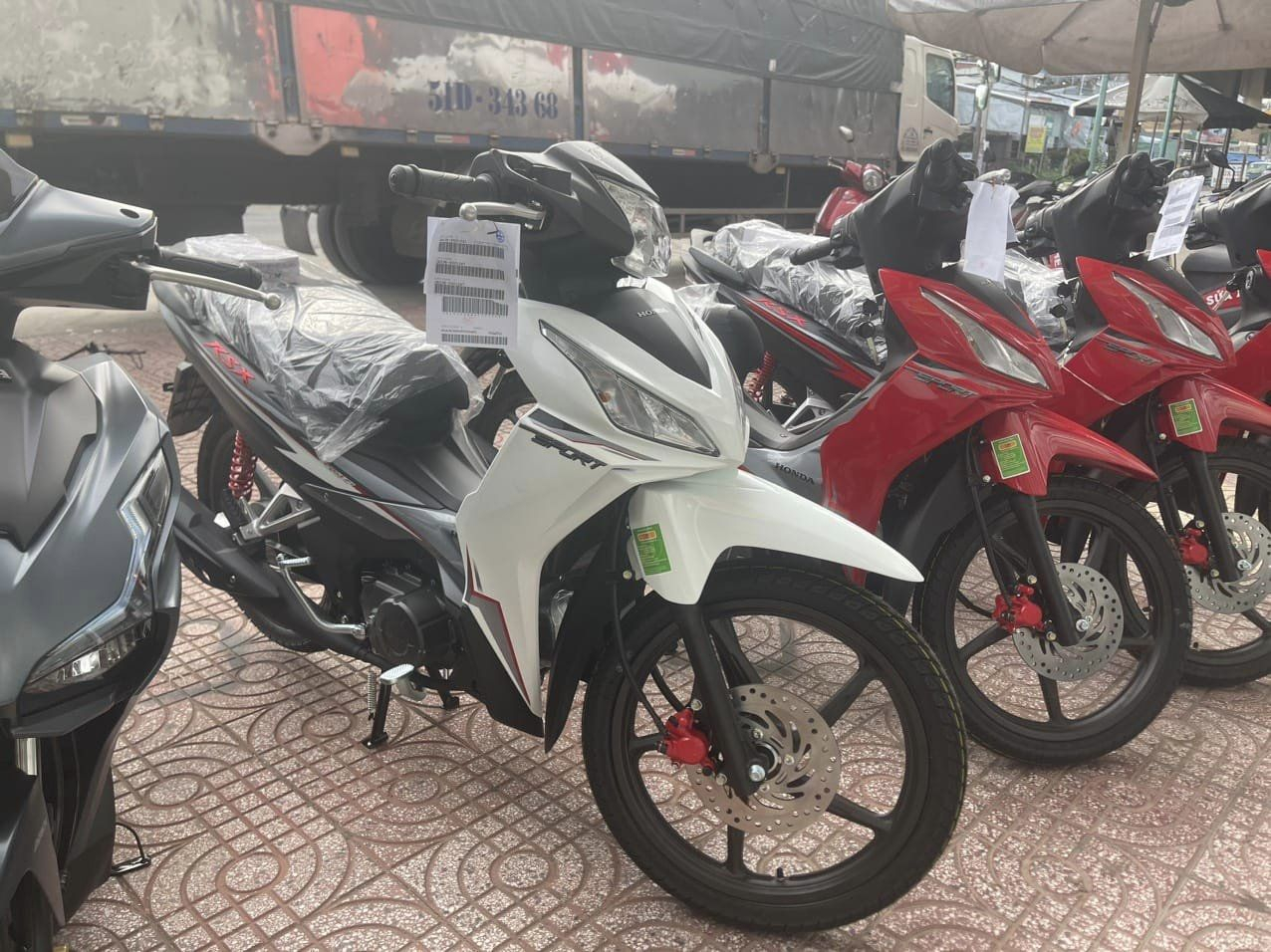 1701682764_giyp4eszfob3axz2_1701687180-phpz7ypvk mau-sac-xe-rsx-2024