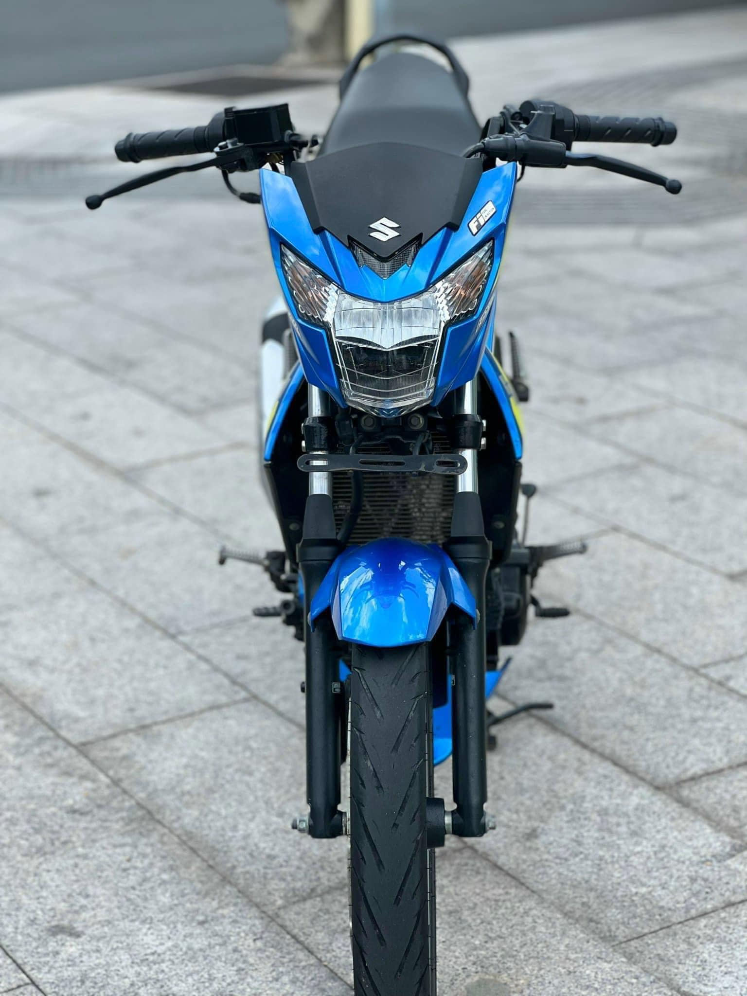 1701748282_rnidhneljmv0b3fz_1701755614-php9nnxlz review-chi-tiet-xanh-den-bac