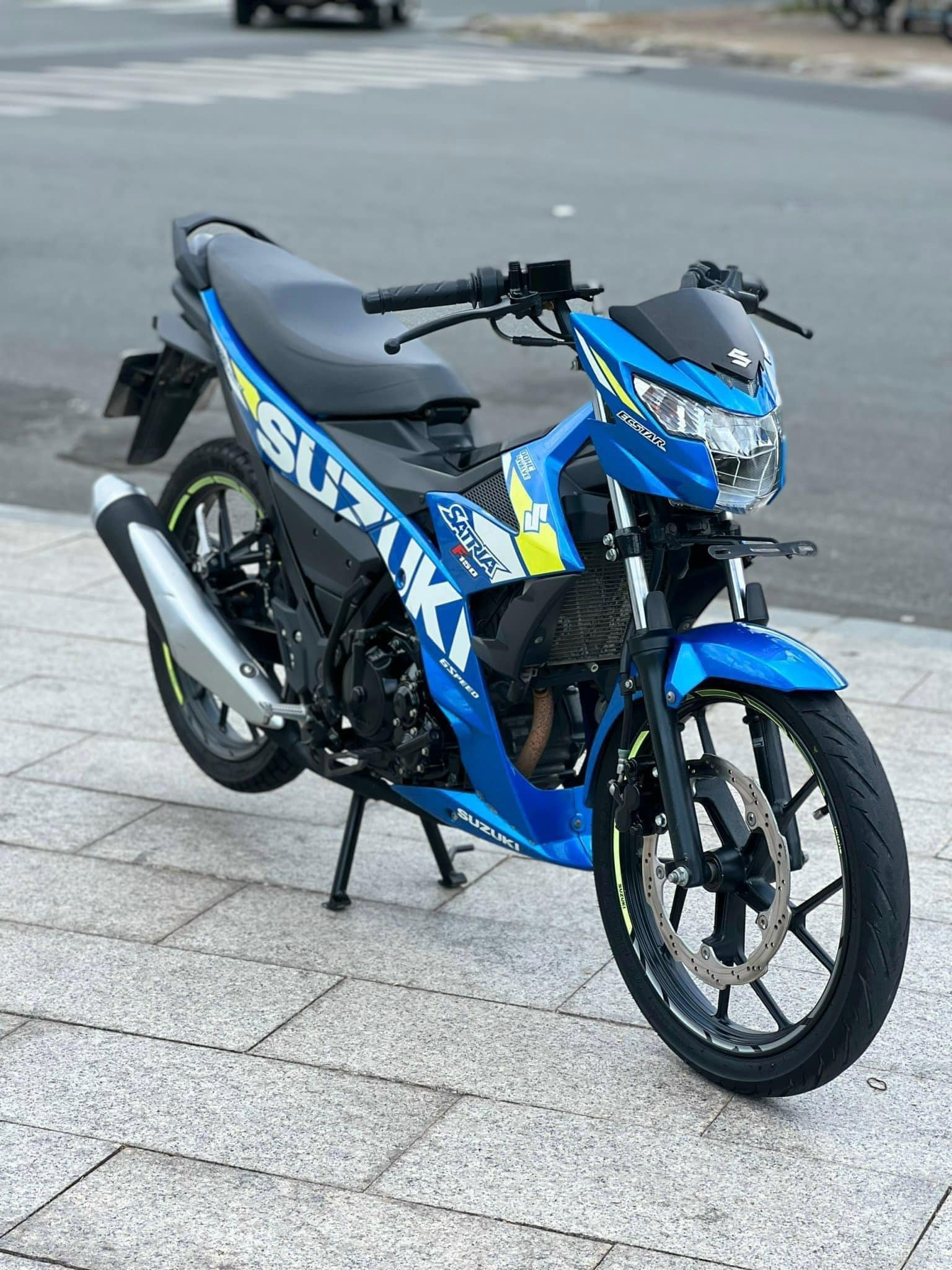 1701748475_9pqy2qvdaobzdp1g_1701757548-phpvdwicz review-chi-tiet-satria-xanh-den-bac