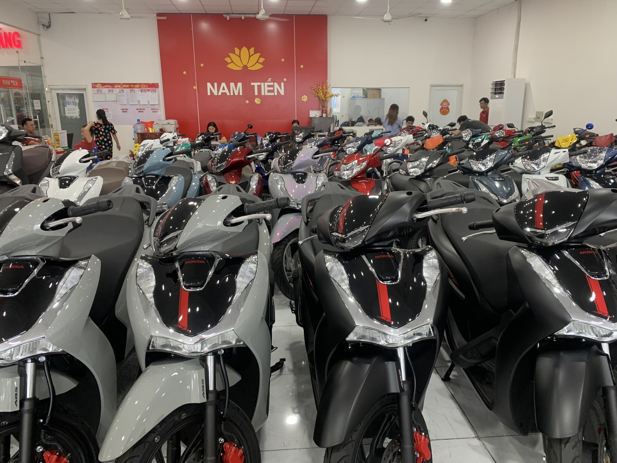 1701856136_eghqjur4fgibsmov_1701863710-phpbm83wr gia-xe-tay-ga-honda-moi-nhat