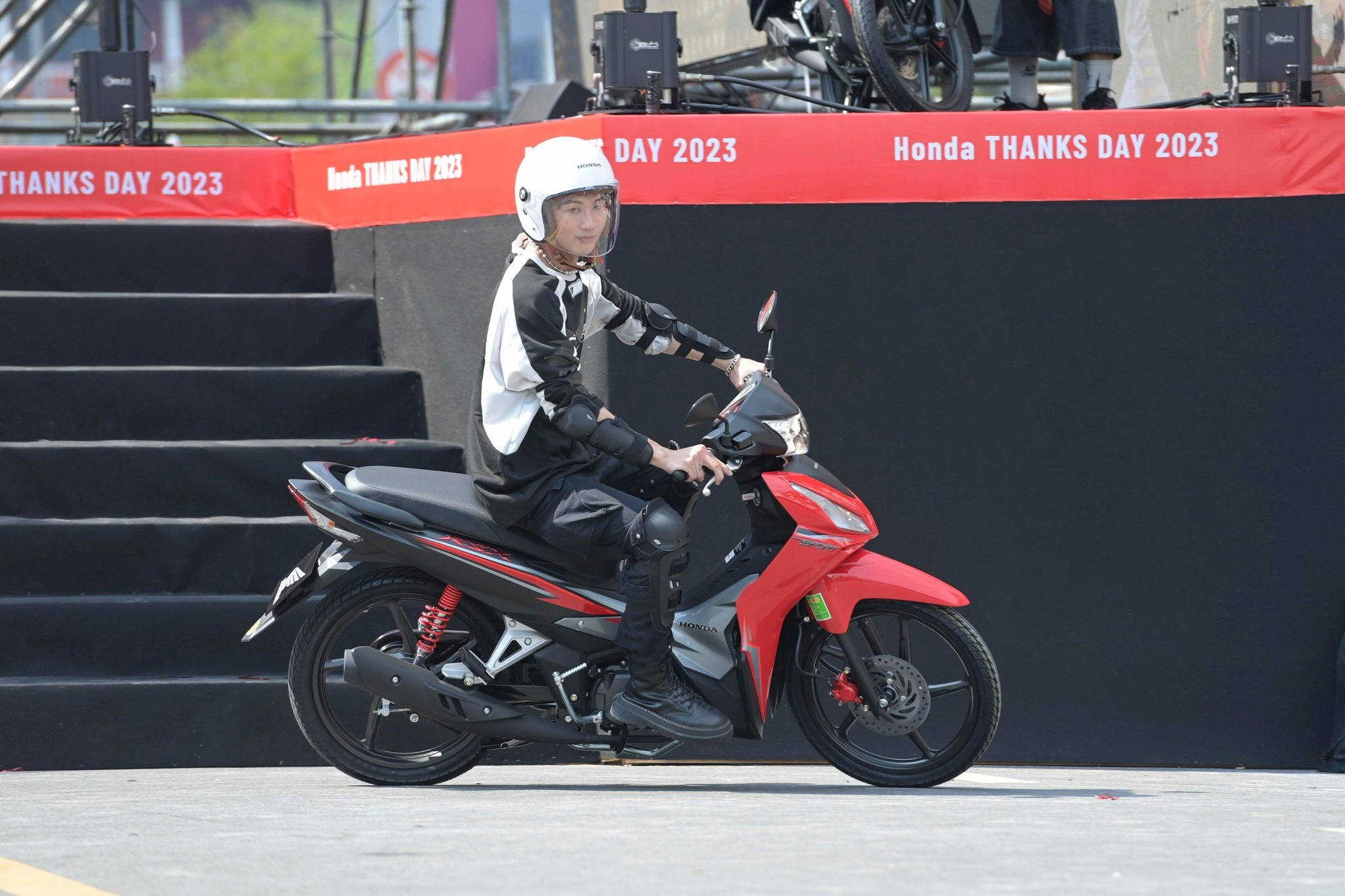 1702700081_zfqk6ceioaxzipyu_1702702559-phparmf6u review-xe-wave-rsx-2024