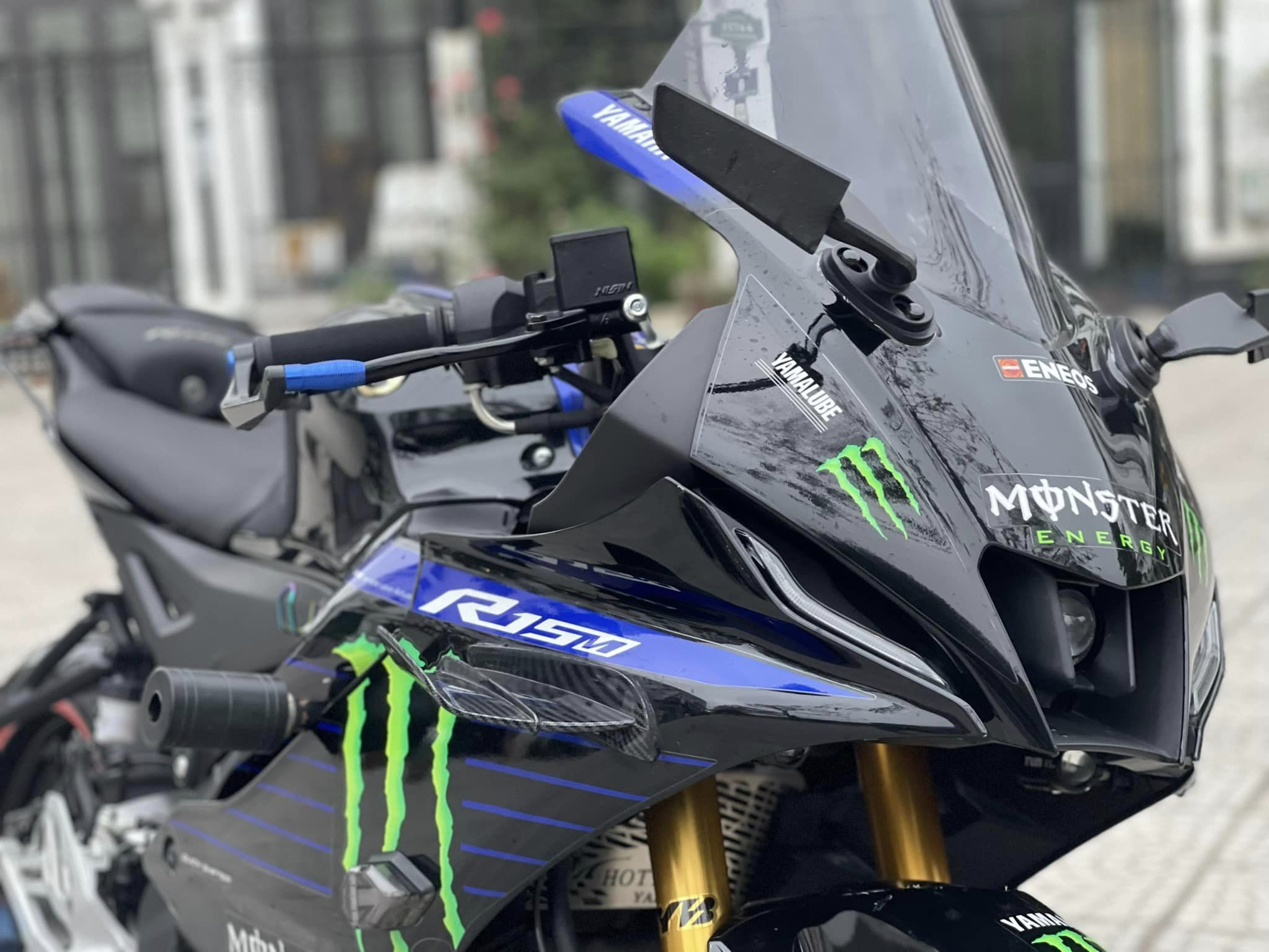 1703467805_znhcnusduoea8mwa_1703468935-phpkeuvun review-chi-tiet-r15-monster