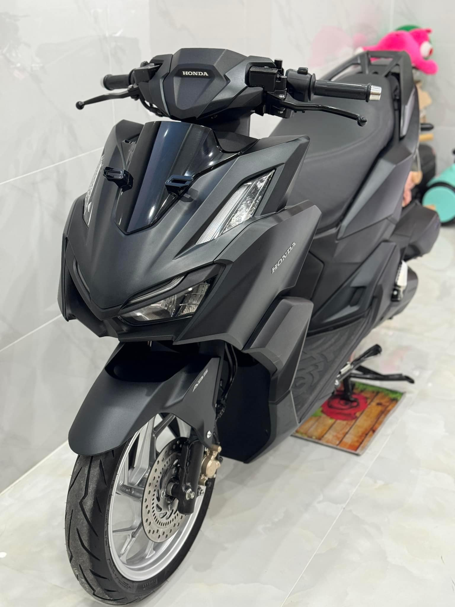 vario-125-2024-co-may-mau