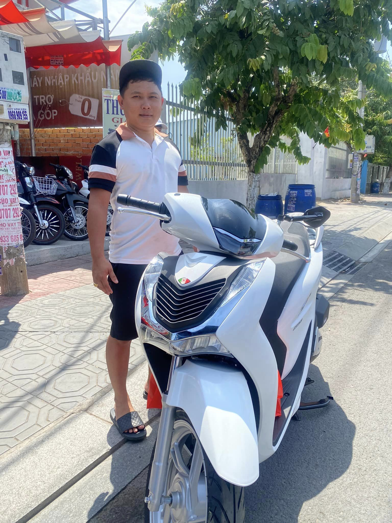 nen-mua-sh160-2023-hay-sh160-2024