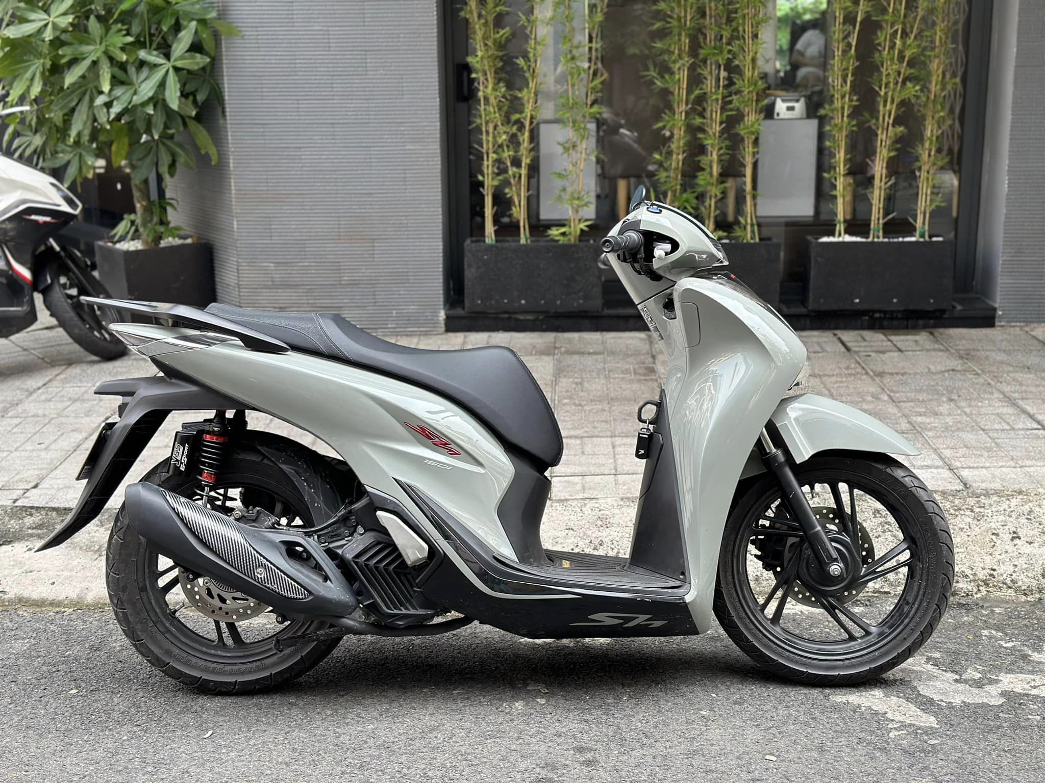 nen-mua-sh160-2023-hay-sh160-2024