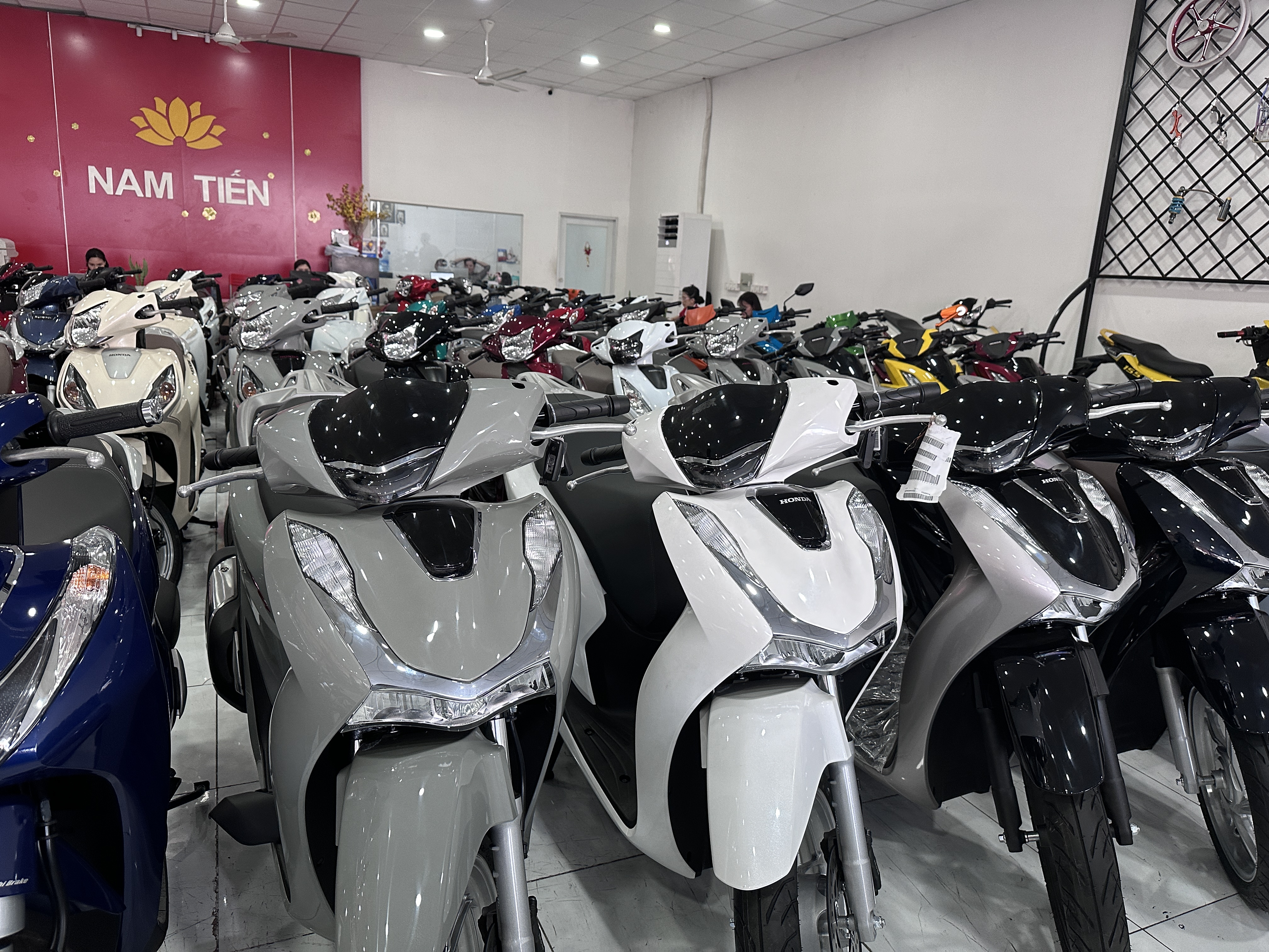 mua-xe-may-chay-tet-2024