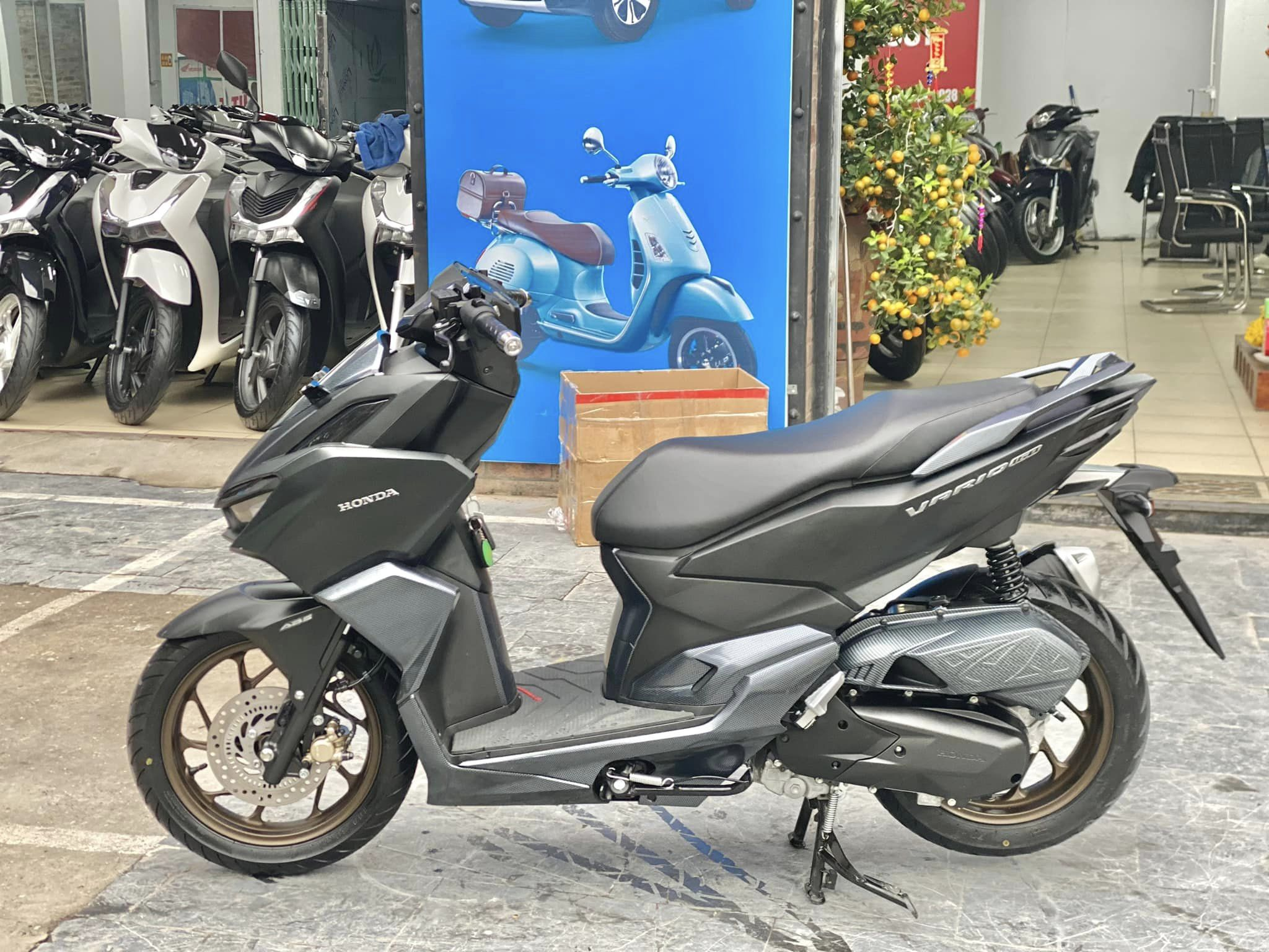 1707190867_j9csgfnufvmdehbe_1707192693-phpqdh8hc vario-160-gia-bao-nhieu