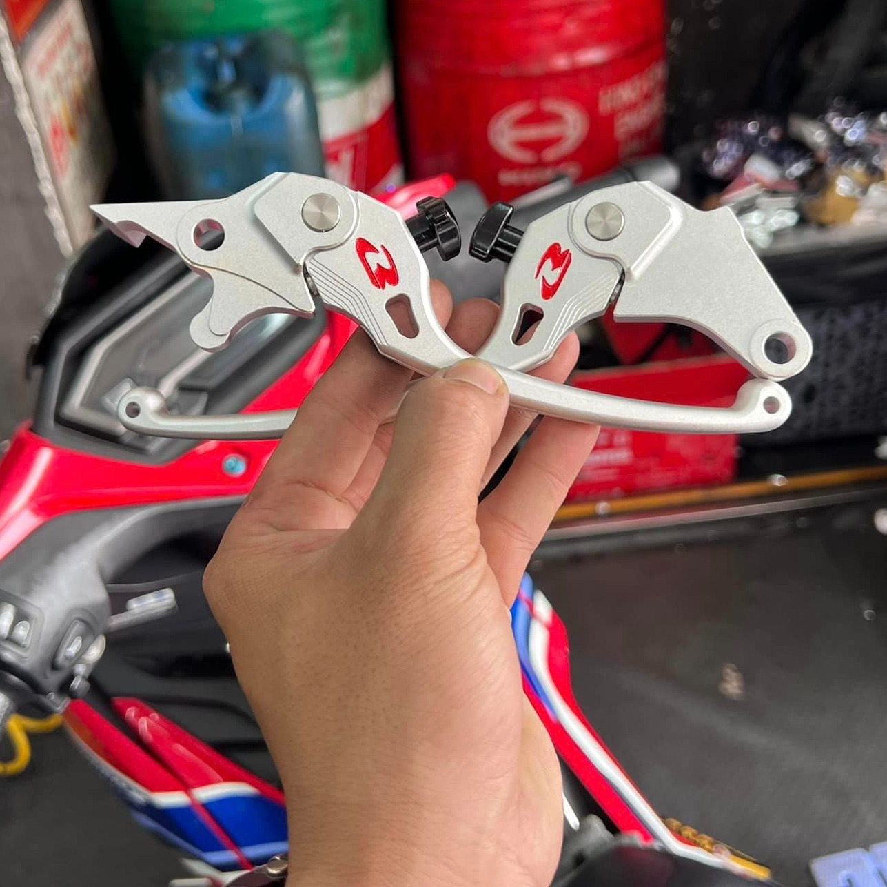 1710557317_snk0pb6r3hweiua7_1710563051-phpn48z7w ban-phu-tung-gia-tot