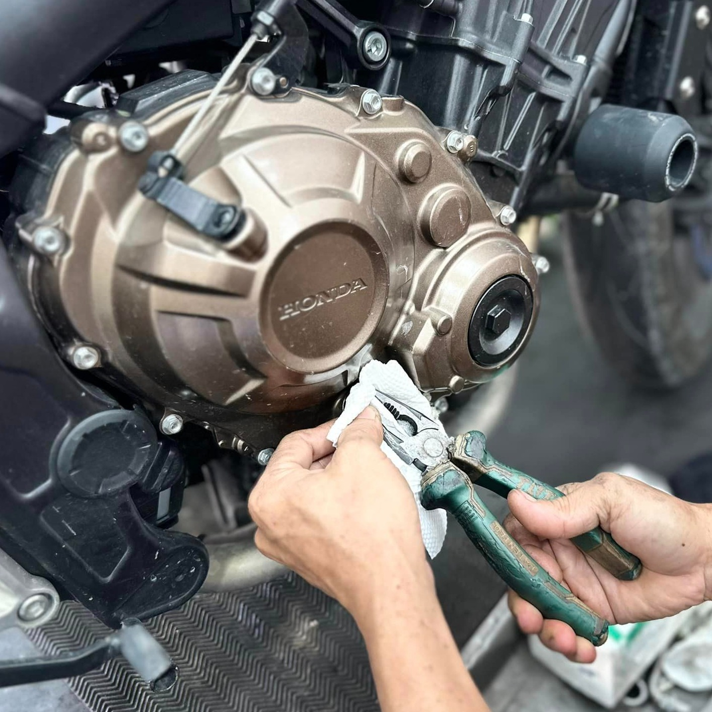 1711681970_jysfaxseukvp7krd_1711691105-phpjnzo3y cua-hang-phu-tung-xe-may-gan-day