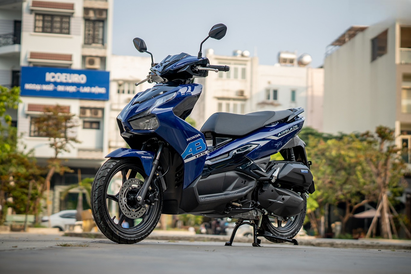 1712048389_mr6azudveonzl2t0_1712051715-phptkk8d5 cac-phien-ban-va-mau-sac-xe-ab-125-2024