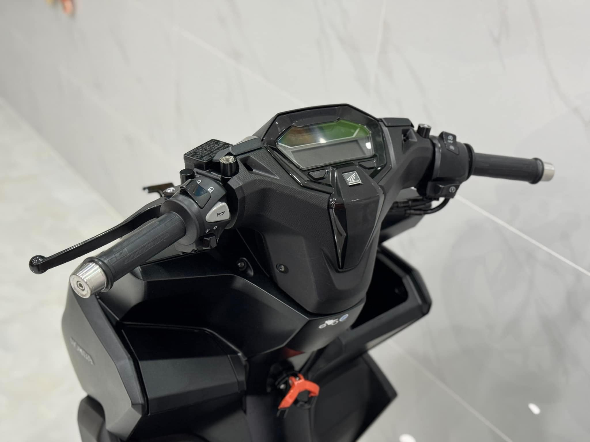 1716792607_rxob3vjs7qizrifz_1716798261-php1375xr mat-dong-ho-vario-160-abs