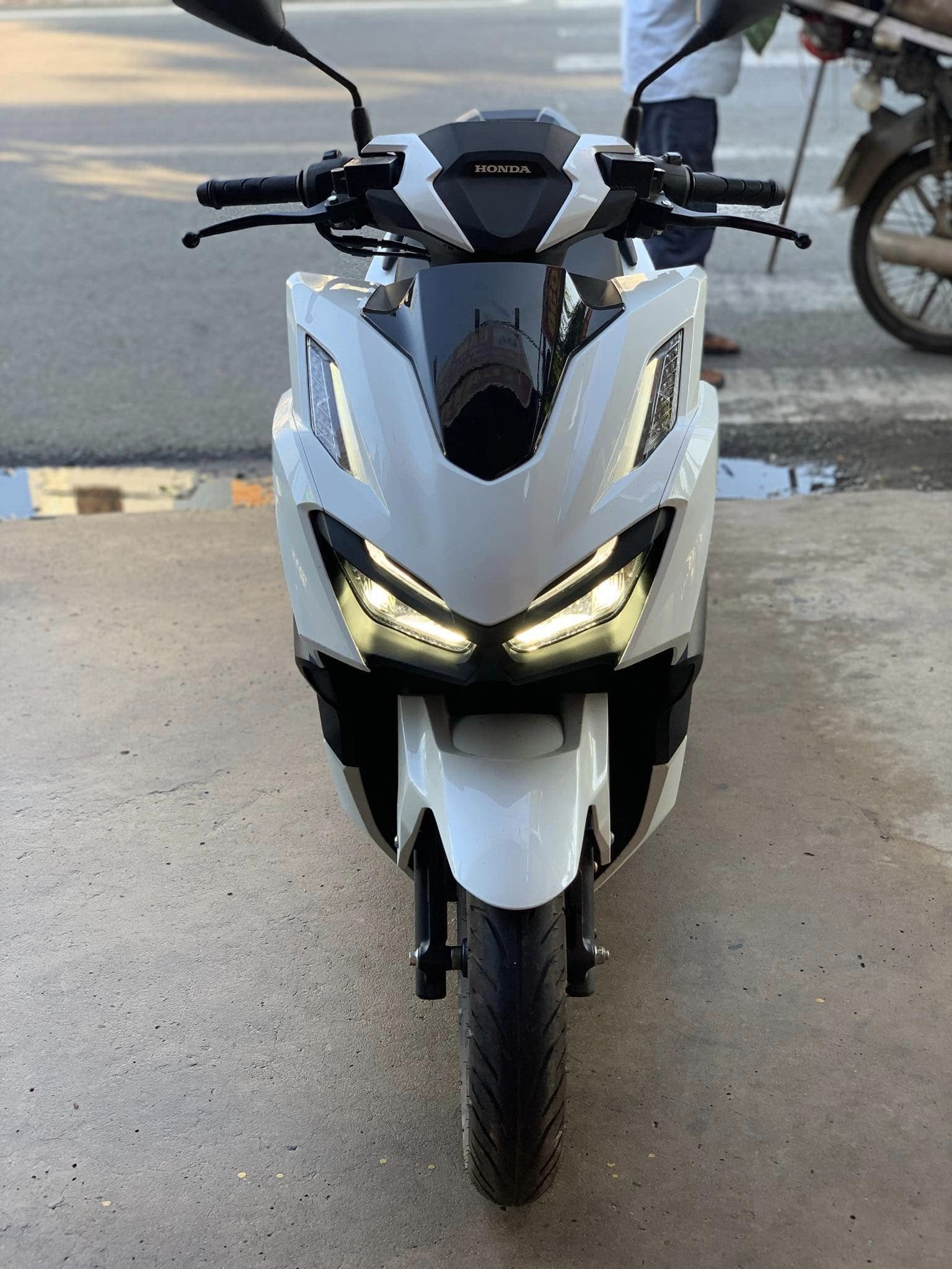 1716792792_06xmlu1kote2xmd3_1716796449-phpsbgb8v den-xe-vario-160-abs-2023