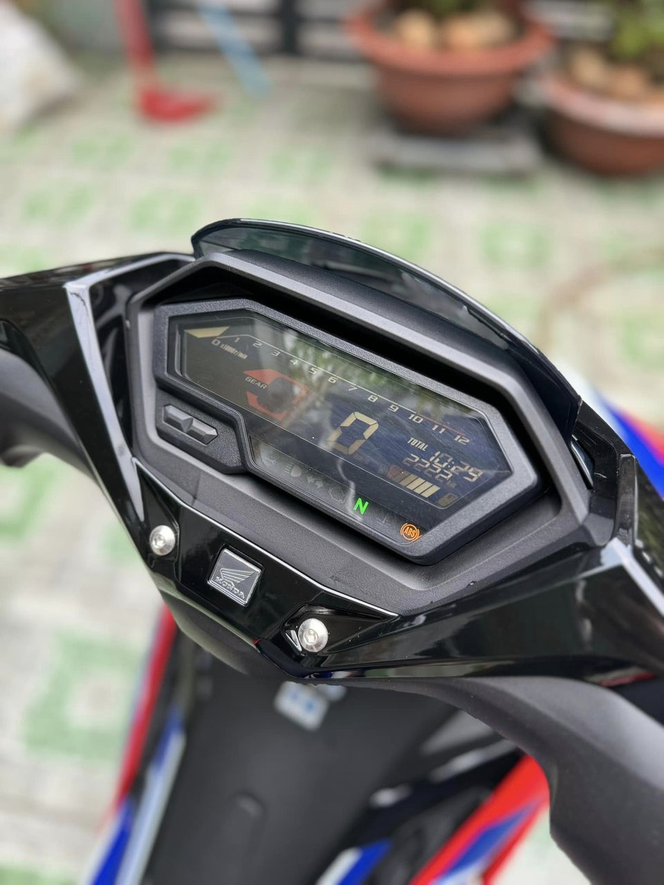 mat-dong-ho-winner-x-2023