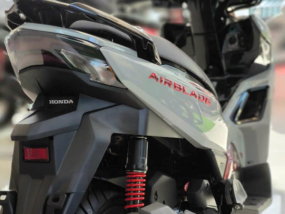 1718957826_jb0twmksawp8hnce_1718962386-phpeltjpe Đuôi xe air blade 160 2025 thể thao