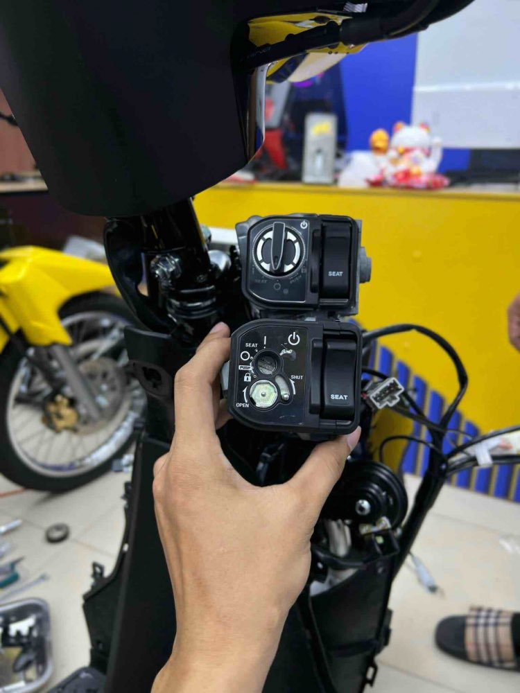 1720169475_pggukx9vdtbkqcae_1720169723-php5wrgo1 cach-khoa-xe-vision