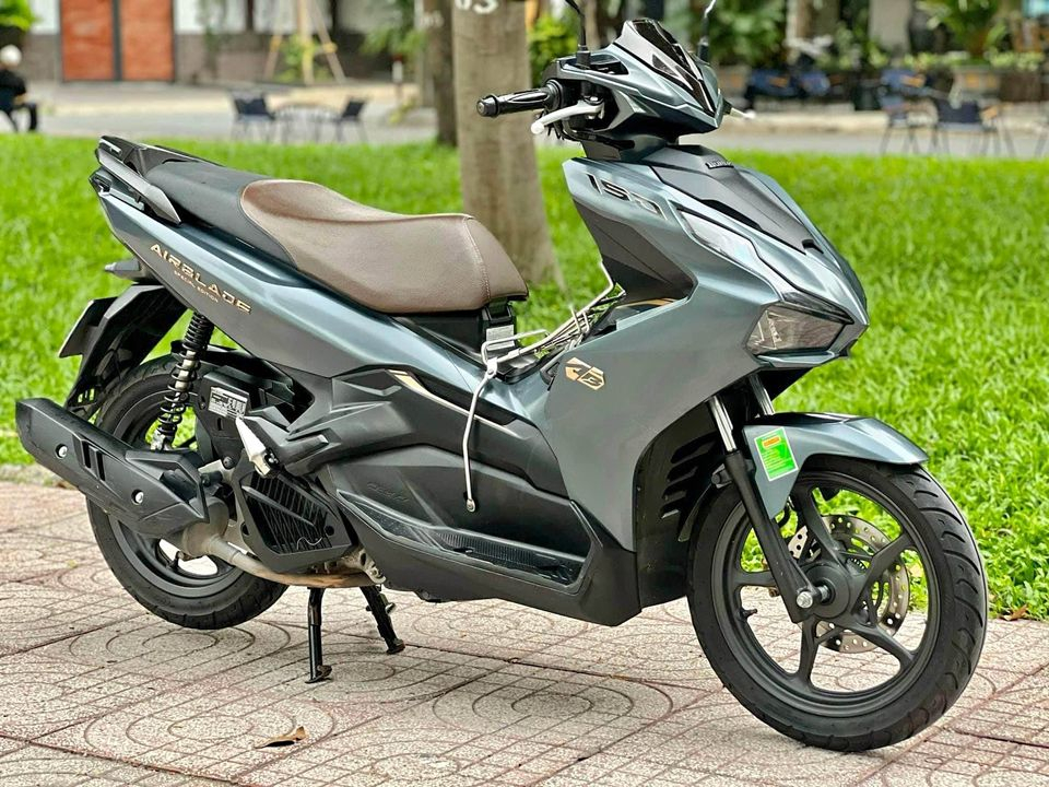 nên mua air blade hay vario 125