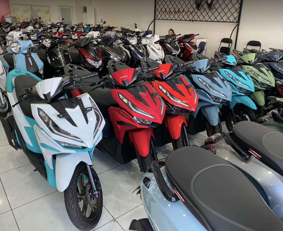 1722919674_9npifbgakox8c2zo_1722928079-phprmced4 cac-phien-ban-va-mau-sac-xe-vario-125