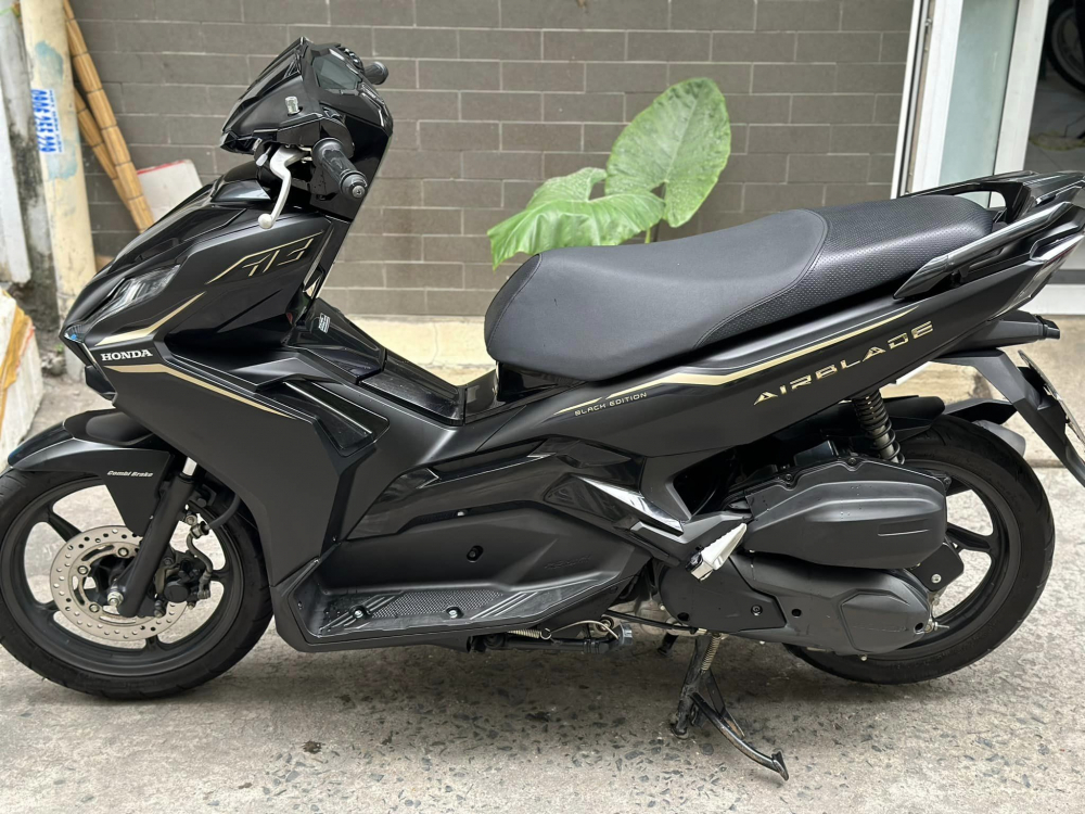 1722927670_cnij0ugzdsuhx7yl_1722928829-phpsaeufe so sánh ab 125 bản đặc biêt