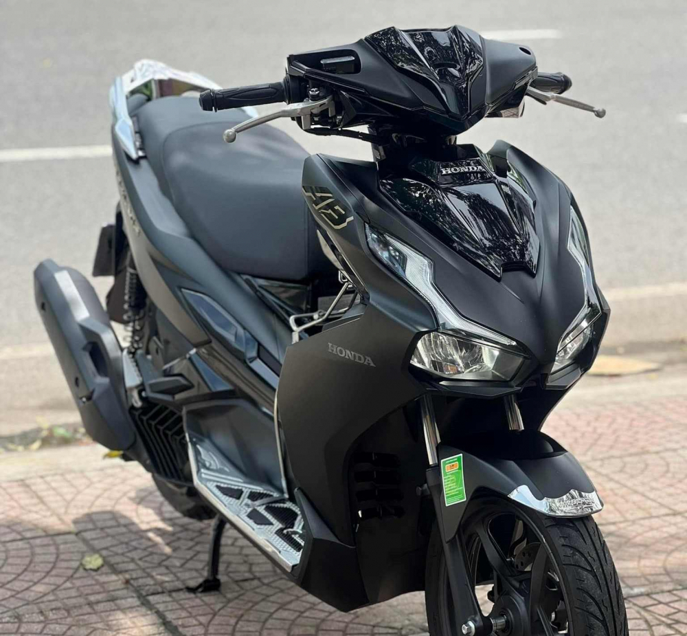 1723284287_8thkbhpxbqfj4mij_1723292517-phpc7cbrr đánh giá tổng quan màu sắc ab 125 2025 đặc biệt (đen nhám)