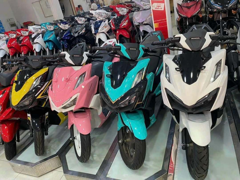 1726305575_3xgbdcswhvjlbtif_1726312015-phpoie4cq xe vario 160 co kich thước lớn hơn khi so sánh về thiết kế